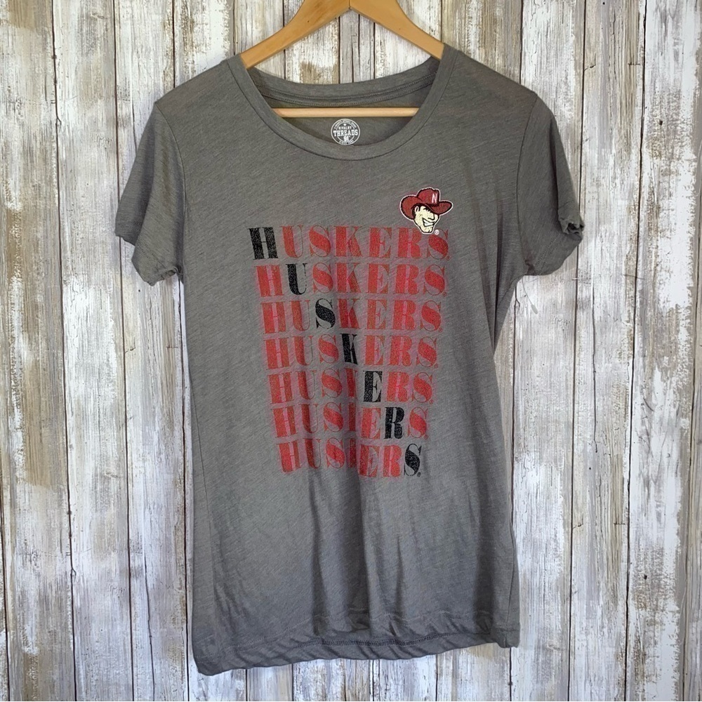 Nebraska Cornhuskers Graphic Tee Women Small Gray Huskers NCAA Shirt Casual Top